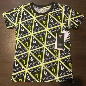 NWT GUESS
BOYS BLACK COTTON PRINTED T-SHIRT
